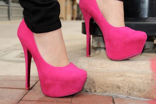 zapatos rosados altos